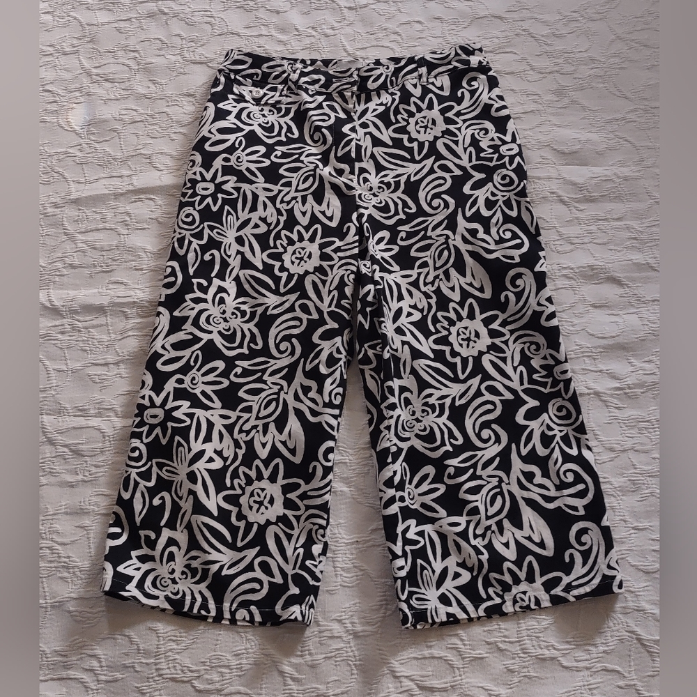 Chico's Pants,Floral, Capri,Straingh Leng , Pocket,14 Inch Waist, Size 0.5(S)